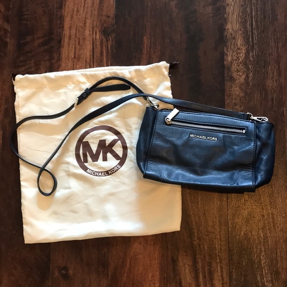 Michael Kors Medium Sophie Messenger Bag - Navy - Picture 2 of 4